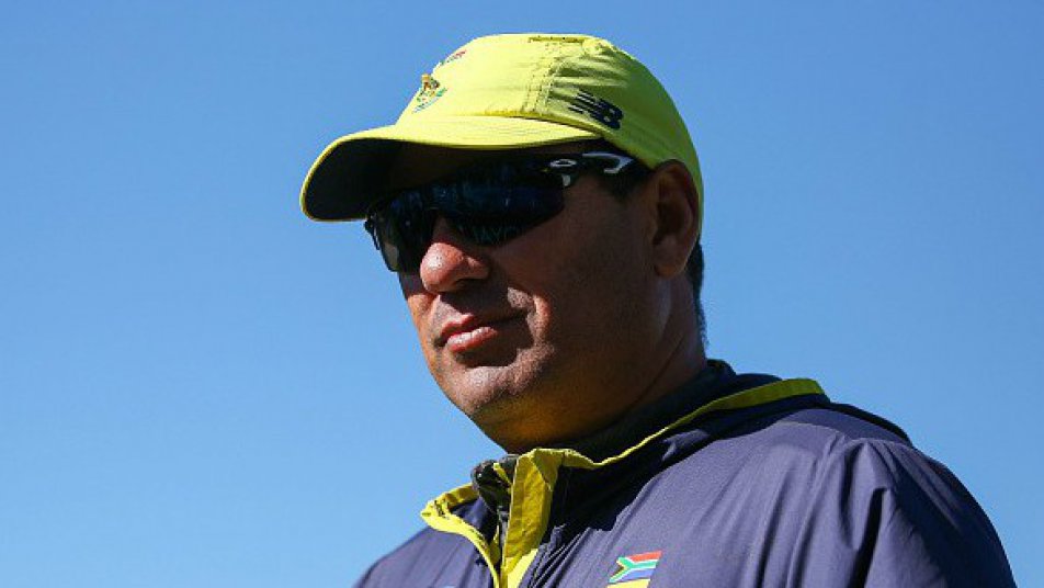 south africa coach russell domingo to fly back home post mother s accident 10685 कार एक्सिडेंट में घायल मां का हाल जानने इंग्लैंड दौरे से वापस लौटे दक्षिण अफ्रीकी कोच