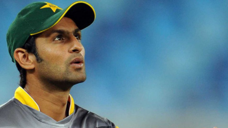 indvspak shoaib malik gets trolled on twitter after run out by ravindra jadeja 10336 INDvsPAK: रवींद्र जडेजा के हाथों रन आउट होने पर शोएब मलिक ट्विटर पर हुए ट्रॉल