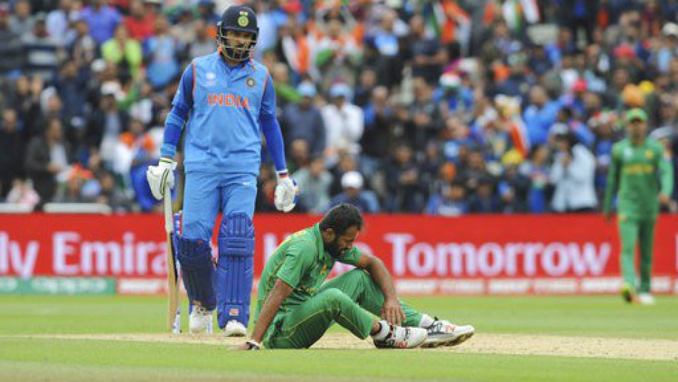 ct17 most runs conceded in an icc champions trophy 10334 चैंपियंस ट्रॉफी: रन लुटाने का नया बदनाम रिकार्ड अपने नाम कर गया ये पाकिस्तानी गेंदबाज़