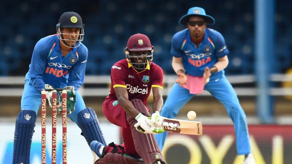 ...जब अश्विन, कुलदीप और विराट को सलाह देते हुए माइक में कैद हो गई धोनी की ये बातें