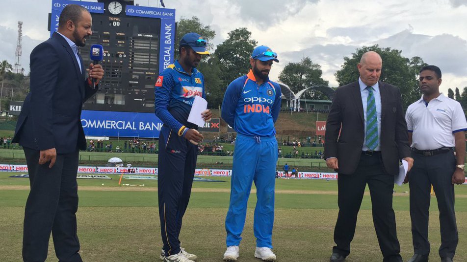 indvssl 2nd odi india have won the toss and elects bowl first against sri lanka 11781 INDvsSL: दूसरे वनडे मुकाबले में टीम इंडिया ने जीता टॉस, लिया फील्डिंग का फैसला