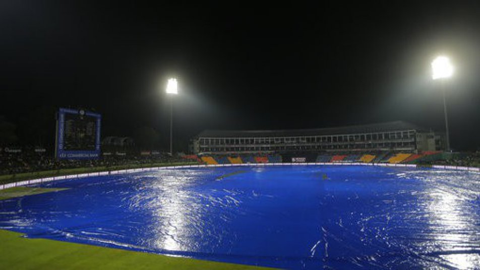 after a rain delay in pallekele india have a revised target of 231 in 47 overs 11786 INDvsSL: बारिश रुकी, भारत को 47 ओवर में 231 रनों का लक्ष्य