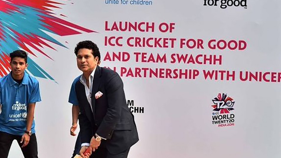 साफ सफाई और शौचालय के इस्तेमाल को लेकर जागरूकता फैसले के लिए राष्ट्रव्यापी पहल के तहत यूनिसेफ, अंतरराष्ट्रीय क्रिकेट परिषद और बीसीसीआई ने टीम स्वच्छ क्लीनिक लांच किया. जिसमें एक वीडियो लॉंच किया गया इसे यूनिसेफ और आईसीसी ने तैयार किया है. इसमें कुछ बच्चे क्रिकेट खेल रहे हैं. बॉल गंदे में चले जाने पर वह बच्चों को बॉल छूने से रोक रहे हैं.  