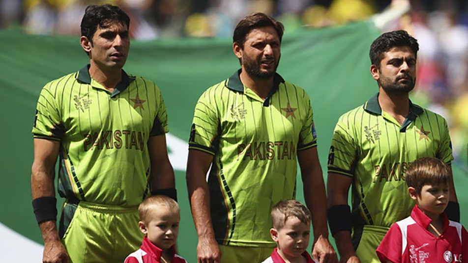 पाकिस्तान क्रिकेट टीम के लिए अंतराष्ट्रीय क्रिकेट भी खेले दो स्टार्स ने मैच के दौरान मैदान पर अपना आपा खो दिया.(आगे जानें किन खिलाड़ियों के बीच हुई ये तकरार) 