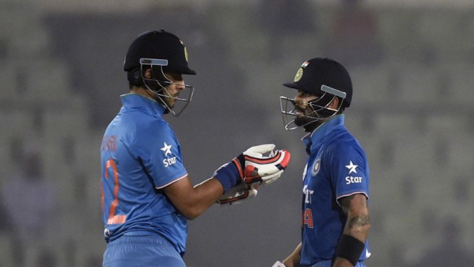 कल रात भले ही विराट और युवराज सिंह ने अपनी धमाकेदार पारी से टीम को जीत का दरवाज़ा दिखाया हो लेकिन टीम इंडिया के स्टार कप्तान एस एस धोनी ने कल रात एक ऐसा रिकॉर्ड अपने नाम दर्ज कर लिया जो क्रिकेट इतिहास में किसी भी कप्तान को बनाने में कई सालों की कड़ी मशक्कत करनी पड़ेगी.