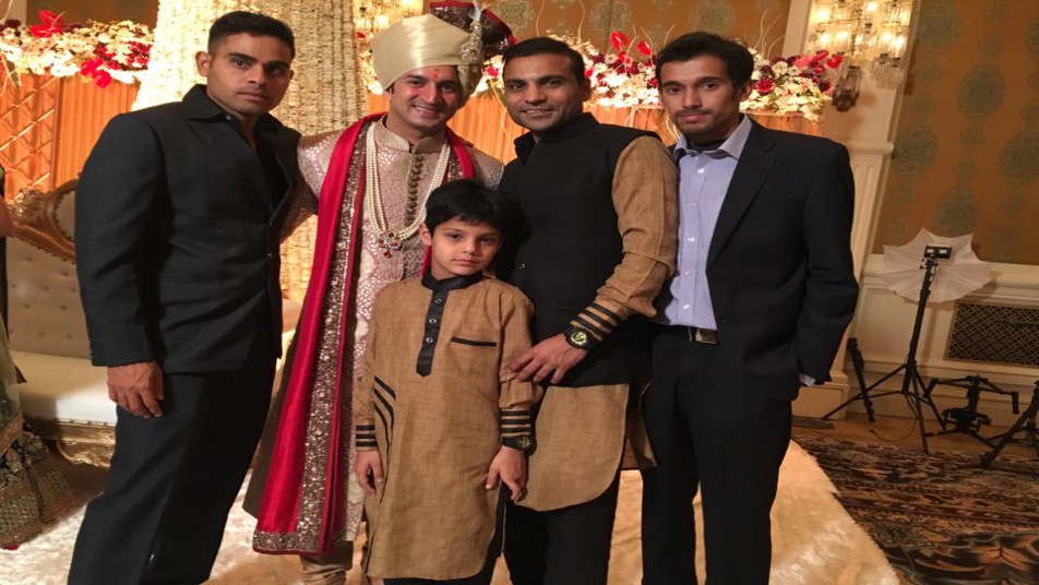 
जोगिंदर शर्मा हाल ही में शादी के बंधन में बंधे टीम इंडिया के तेज़ गेंदबाज़ मोहित शर्मा की शादी में भी शरीक हुए थे.