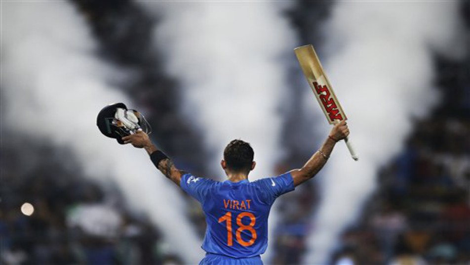 विराट टी20 के मास्टर क्लास बैट्समैन हैं इसका अंदाज़ा आपको रनों का पीछा करते हुए उनका बल्लेबाज़ी औसत देखकर लग जाएगा. कोहली जहां टेस्ट में 70, वनडे में 83.97 से रन चेज़ करते हैं वहीं टी20 में लक्ष्य का पीछा करते हुए विराट 109.16 के औसत से रन बनाते हैं.