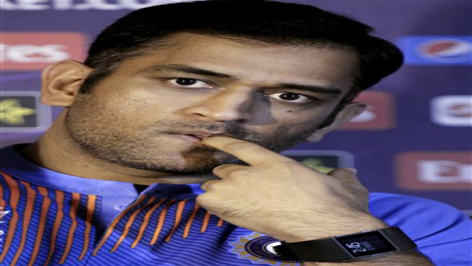 
हालांकि, टीवी कमर्शियल और दूसरे ब्रांड एंडोर्समेंट के मामले में धोनी अभी नंबर-1 हैं उन्हें टीवी कमर्शियल और ब्रांड एंडोर्समेंट के करीब 8 करोड़ रूपये मिलते हैं, जबकि विराट इस मामले में 5 करोड़ के आसपास हैं. आइये जानें युवराज सहित अन्य भारतीय खिलाड़ियों का क्या है हाल.