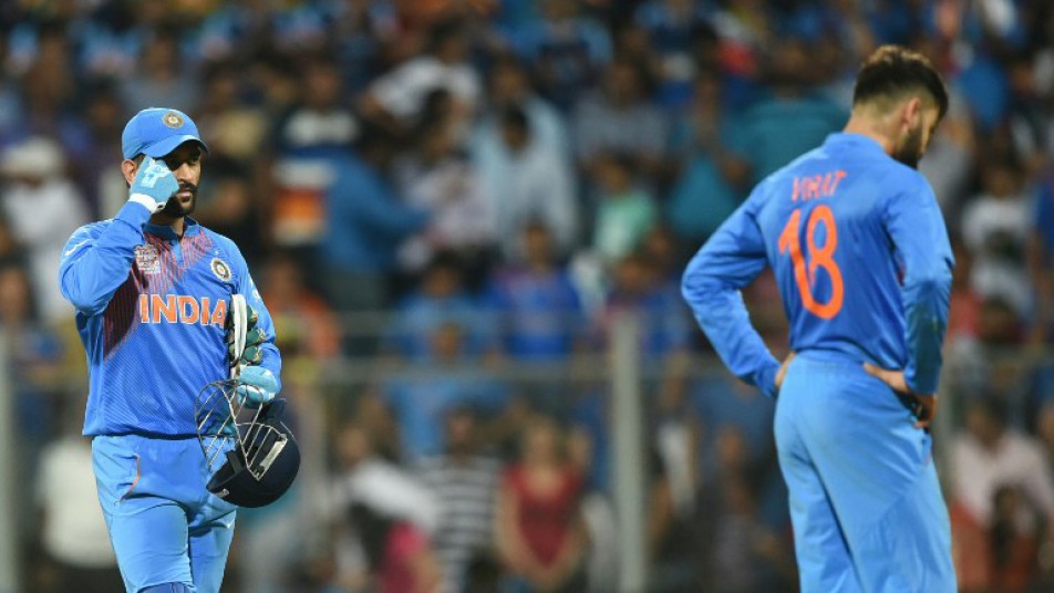 वर्ल्ड टी20 2016 के दूसरे सेमीफाइनल में मुंबई के वानखेडे क्रिकेट मैदान पर टीम इंडिया 7 विकेट से हार के बाद विश्वकप खिताब की दौड़ से बाहर हो गई है. लेकिन इस हार में टीम इंडिया की हार के 5 बड़े कारण रहे. आइये नज़र डालें उन पर.