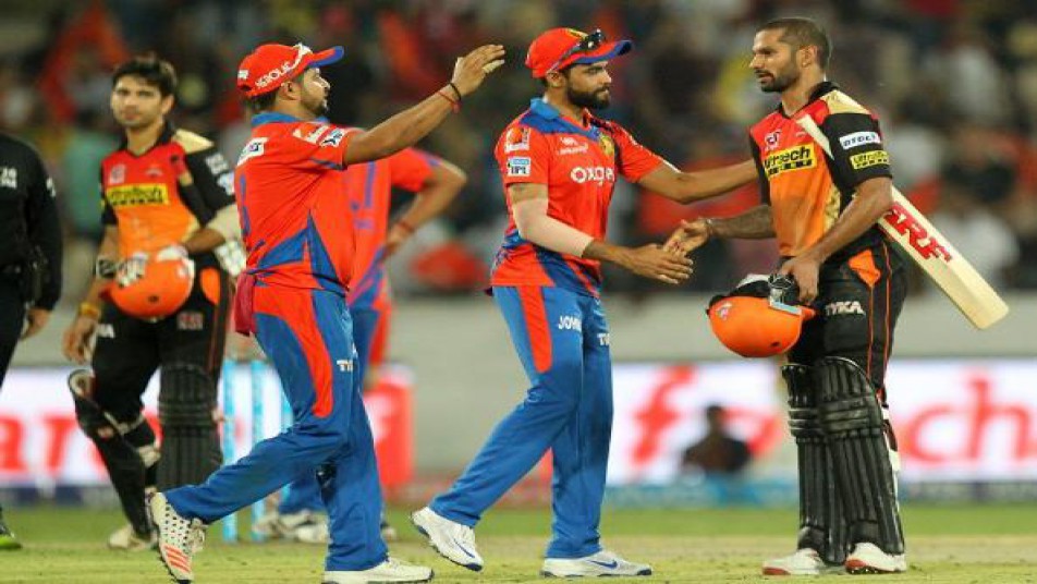 शुक्रवार रात खेले गए सनराइज़र्स हैदराबाद और गुजरात लायन्स के बीच मुकाबले में हैदराबाद ने गुजरात लायन्स को 5 विकेट से शिकस्त देते हुए लीग में अपनी स्थिती में सुधार किया.