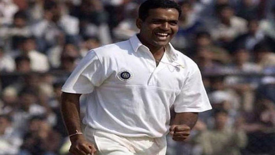 जिम्बाब्वे के खिलाफ वनडे मैचों में सबसे ज्यादा 3 बार 0 पर आउट होने का रिकॉर्ड बांगर के नाम दर्ज है. बांगर के अलावा सुनील जोशी का नाम भी इस लिस्ट में शामिल है.