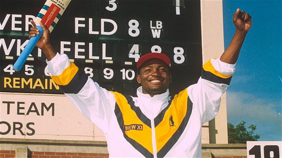 
साल 1994, 06 जून, जी हां आज ही की तारीख पर 22 साल पहले क्रिकेट के दिग्गज ब्रायन लारा ने काउंटी क्रिकेट में विस्फोटक अंदाज़ में 501 रन बनाकर खुद को क्रिकेट जगत की नई खोज साबित कर दिया था.