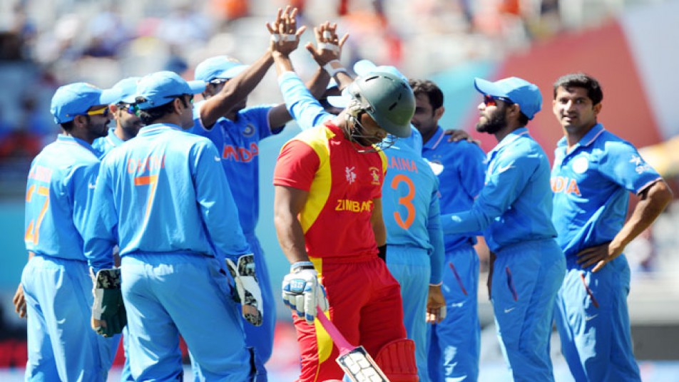 वर्ल्ड टी20 और आईपीएल के बिज़ी शेड्यूल के बाद भारतीय टीम के स्टार ब्रेक लेकर ज़िम्बाब्वे दौरे पर टीम इंडिया के लिए खेलने को तैयार है. जी हां कल से भारत और ज़िम्बाब्वे के बीच 3 वनडे की सीरीज़ का आगाज़ हरारे में होने वाला है. उस मैच से पहले देखें अब दोनों टीमों की टक्कर से निकलकर आए दिलचस्प रिकॉर्ड्स पर: