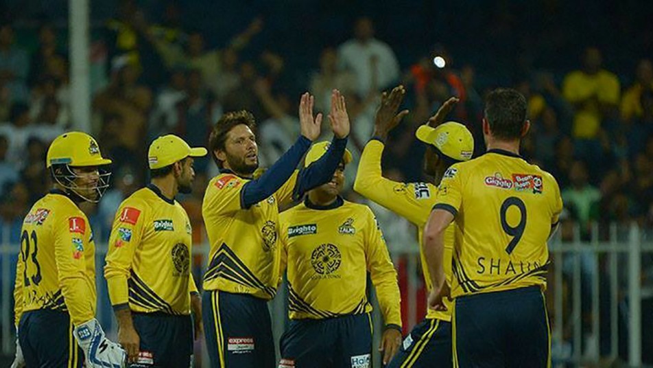 PSL: मैच के दौरान पाकिस्तान के स्टार्स के बीच हुई हाथापाई PSL: मैच के दौरान पाकिस्तान के स्टार्स के बीच हुई हाथापाई