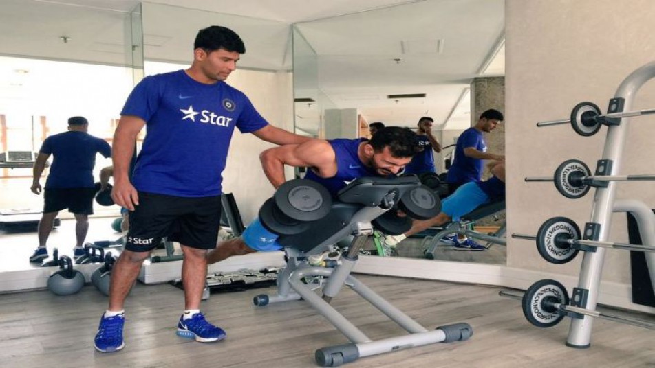 पहले मैच में प्लेइंग इलेवन का हिस्सा नहीं होने वाले गेंदबाज़ रिषी धवन नें भी जमकर मेहनत की.