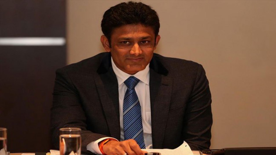 बीसीसीआई ने बताया है कि उन्हें 57 आवेदन मिले हैं, हालांकि उन्होंने कोई विशेष नाम नहीं बताया है. कुंबले की उम्मीदवारी उनके दर्जे को देखते हुए दिलचस्प होगी. वह टीम इंडिया के पूर्व निदेशक रवि शास्त्री और चयनकर्ताओं के चेयरमैन संदीप पाटिल से कुछ कदम आगे हैं.