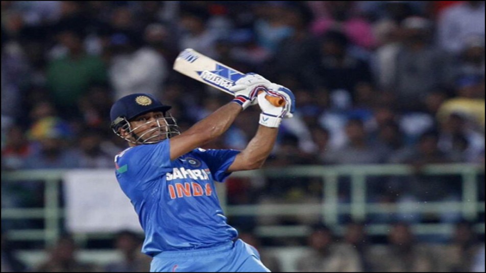 धोनी ने लगाया छक्कों का तिहरा शतक