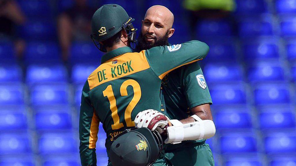 वेस्टइंडीज के खिलाफ बुधवार को खेल गए वनडे मैच में साउथ अफ्रीका को 139 रनों से जीत मिली. इस जीत में इमरान ताहिर ने जहां गेंदबाजी में रिकॉर्ड बनाए वहीं बल्लेबाजी में हाशिम अमला ने भी रिकॉर्डतोड़ प्रदर्शन किया. 