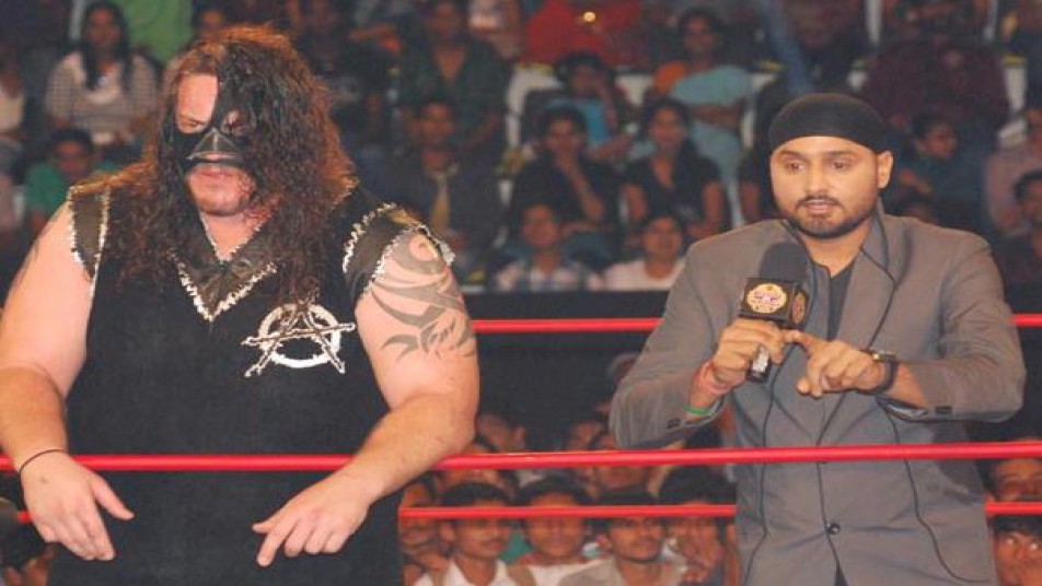 जालंधर में रेसलिंग के 'शेर' से मिला क्रिकेट का 'सिंह'