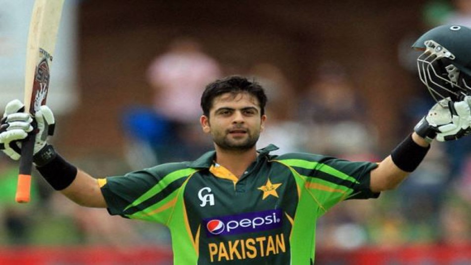 अपनी खूबसूरत बेगम के साथ नजर आए पाकिस्तानी 'विराट कोहली'