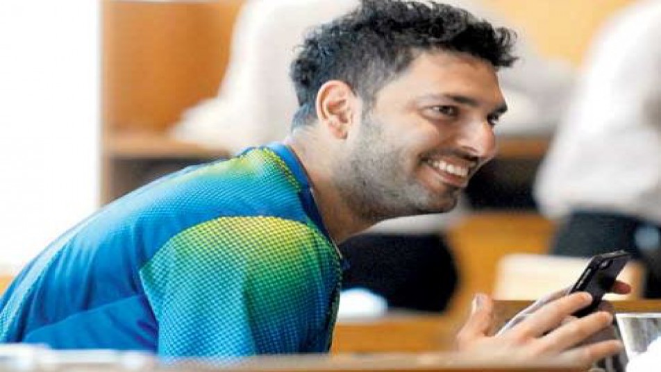 विराट कोहली के अलावा टीम इंडिया के स्टार खिलाड़ी युवराज सिंह भी इसी इलाके में 64 करोड़ रूपये के आलीशान घर में रहते हैं.