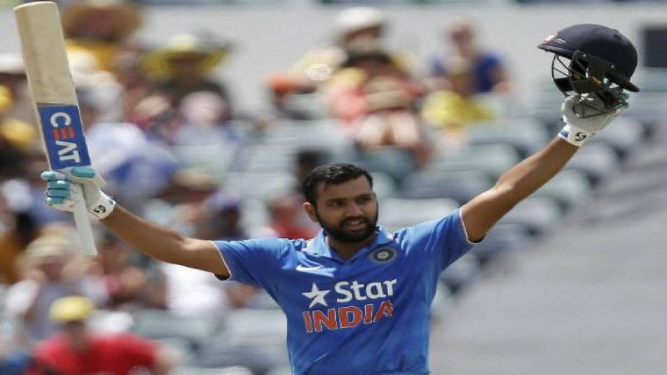 टीम इंडिया के स्टार बल्लेबाज रोहित शर्मा अपने क्रिकेटिंग शॉट और अपनी बेहतरीन बल्लेबाजी के लिए जाने जाते हैं लेकिन इन दिनों वो एक खास वजह से सुर्खियों में बने हुए है. 