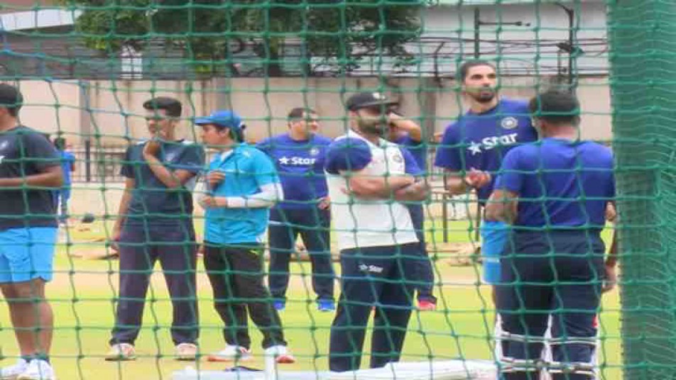 आज से टीम इंडिया ने बैंगलोर में वेस्टइंडीज मे जीत की तैयारी शुरू कर दी. अनिल कुंबले की निगरानी में टीम इंडिया ने नेट्स में जमकर पसीना बहाया. टीम इंडिया के कप्तान विराट कोहली ने सीक्रेट ट्रेनिंग की. 