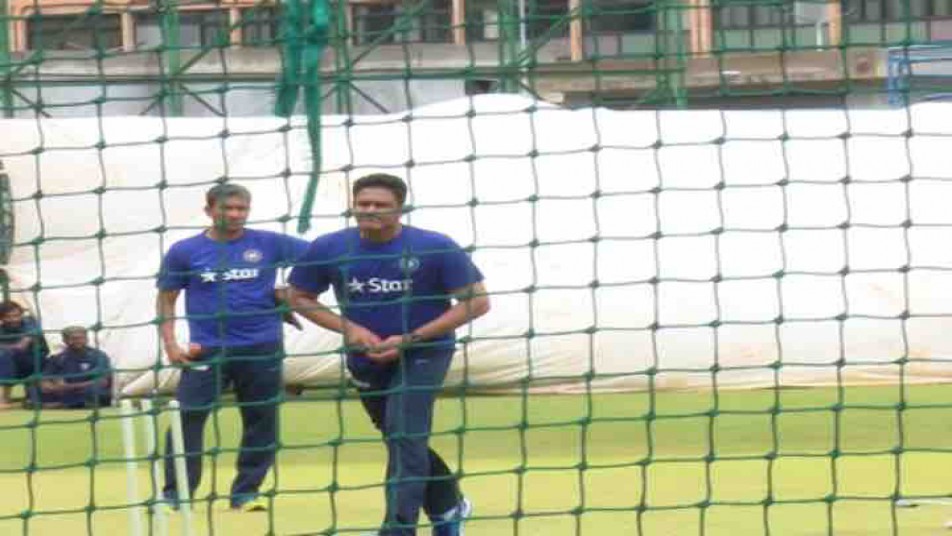 अब टेस्ट क्रिकेट के लिए विराट विकेट पर जितना ज्यादा देर हो सके, टिके रहना चाहते हैं और यही वजह है कि वो लंबे समय तक नेट्स में बल्लेबाजी कर रहे हैं ताकि वो लंबी पारी खेल सके. 
