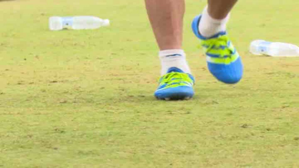 विराट का ये स्टाइल समझ के परे था. क्योंकि कोच अनिल कुंबले ने तो फुटबॉल पर ही पाबंदी लगाई हुई है.