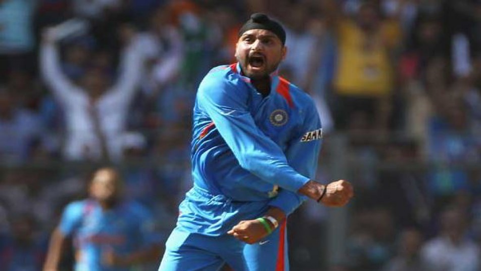 हरभजन सिंह के साथ ऐसा ही कुछ हाल वनडे टीम में भी हुआ. साल 2011 के बाद भज्जी की पिछले साल टीम इंडिया में वापसी हुई लेकिन बीते साल ही दक्षिण अफ्रीका के खिलाफ आखिरी वनडे खेल वो फिर टीम से बाहर हो गए.

