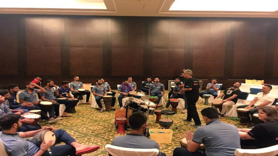 'ड्रम सर्कल' में वसुंधरा के साथ कोहली एंड कंपनी