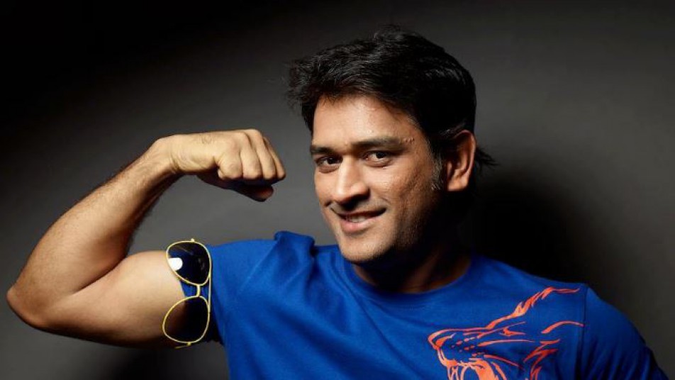 टीम इंडिया के 'कैप्टन कूल' महेंद्र सिंह धोनी आज 35 साल के हो गए हैं. धोनी ना केवल भारतीय क्रिकेट के इतिहास में बल्कि दुनिया के सबसे सफल कप्तानों में से एक हैं. आज धोनी के जन्मदिन के खास मौके पर जानते है उनके क्रिकेटिंग करियर के कुछ शानदार लम्हों के बारे में जो उन्हें भारतीय क्रिकेट का एक 'महान' खिलाड़ी बनाता है.