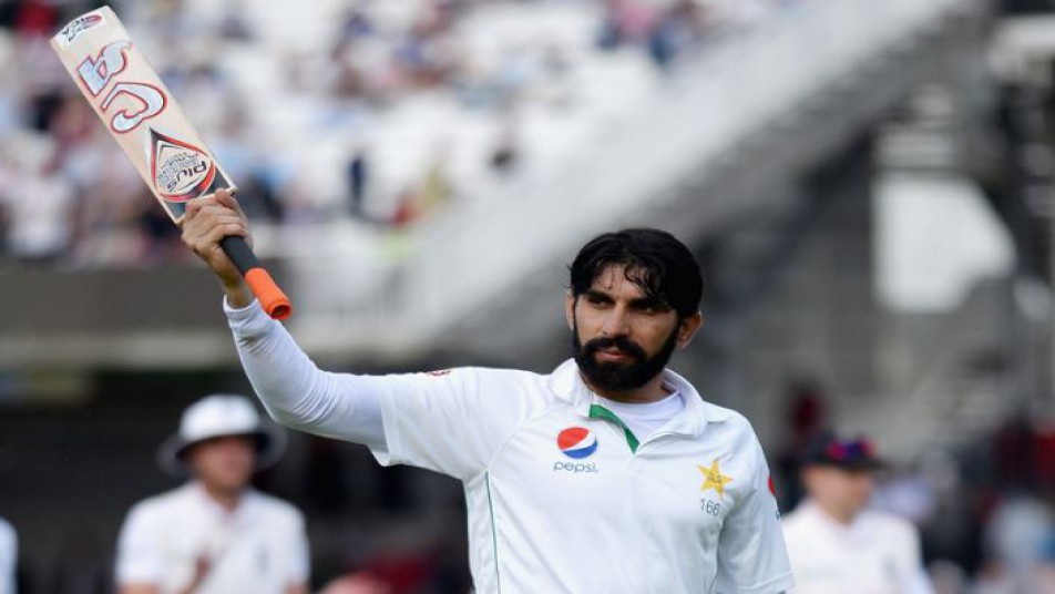 कप्तान मिसबाह के शतक के साथ उनके न हारने का रिकॉर्ड भी इस मैच में कायम रहा. पाकिस्तान उस टेस्ट में कभी भी नहीं हारा, जिसमें मिस्बाह ने शतक जमाया हो. मिसबाह के करियर का यह पहला टेस्ट है, जिसमें वो शून्य पर आउट भी हुए और पाकिस्तान ने टेस्ट भी जीता.