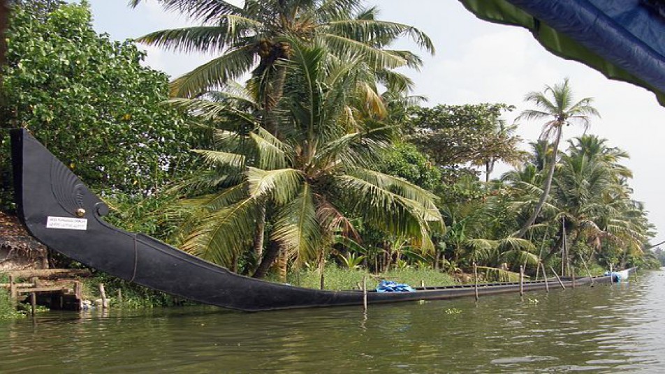 नदी में पलटी नाव, बाल-बाल बचा भारतीय बल्लेबाज़