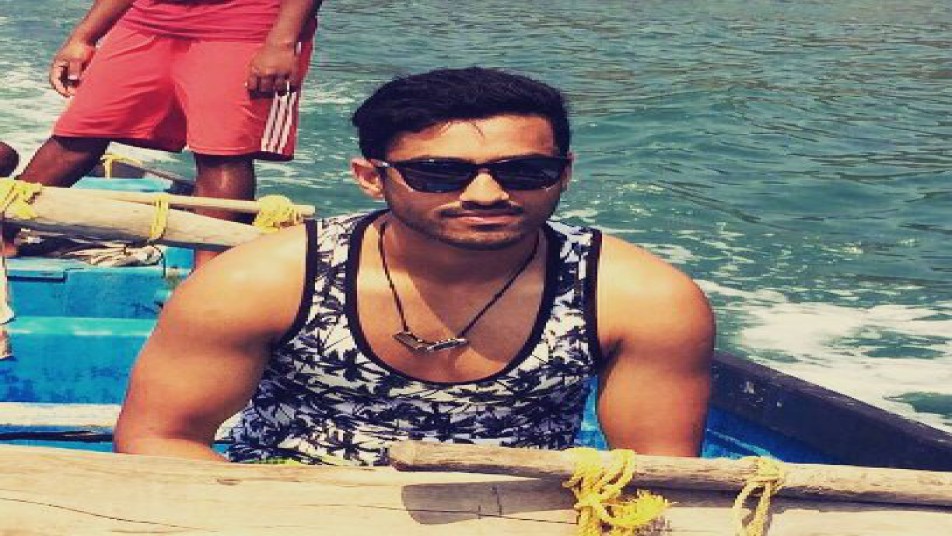इस नाव में भारतीय क्रिकेटर करूण नायर समेत 100 लोग सवार थे. लेकिन घटना के तुरंत बाद वहां बचाव दल की नावें पहुंच गई और सभी का सभी को बचा लिया गया.