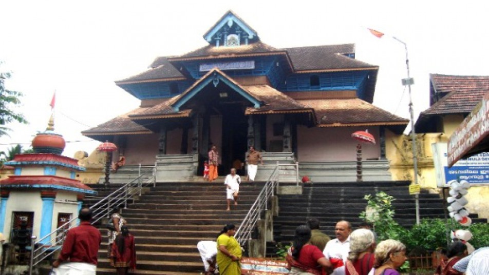 जब ये हादसा हुआ तब करूण नायर केरल के मंदिर अरणमुलाला के त्यौहार 'वल्ला साड्या' में हिस्सा लेने जा रहे थे.