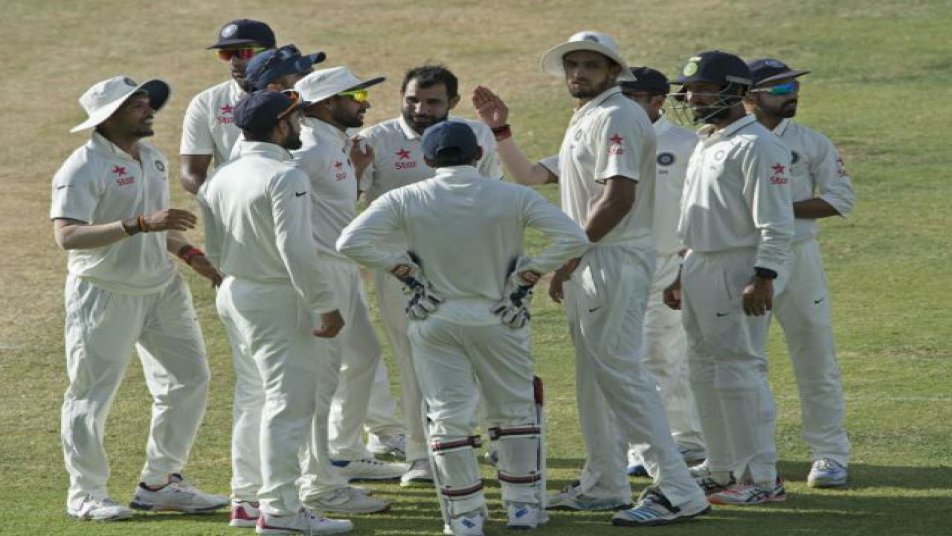 मोहम्मद शमी और उमेश यादव की घातक गेंदबाजी की बदौलत पहली पारी में टीम इंडिया ने वेस्टइंडीज को 243 रनों पर समेट कर मैच पर अपना शिकंजा कस लिया है.