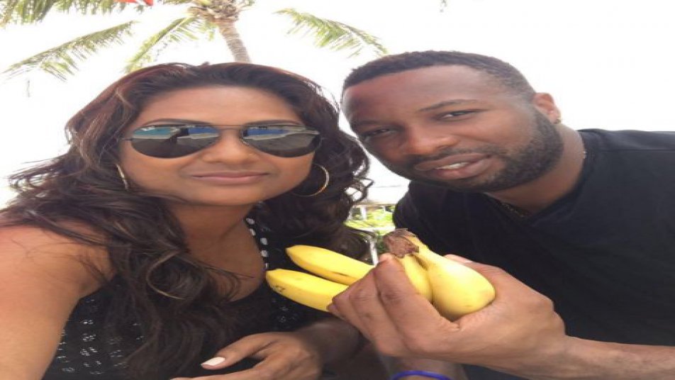 इसका सबूत हैं ये तस्वीरें जिसमें वो अपनी वाइफ के साथ अच्छा टाइम स्पेंड कर रहे हैं.