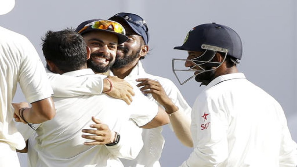 ये टीम इंडिया का 11वां वेस्टइंडीज दौरा है. इन 11 में से 3 टेस्ट सीरीज में टीम इंडिया ने बाजी मारी. लेकिन 63 साल से एक रिकॉर्ड आज तक नहीं टूटा. टीम इंडिया ने वेस्टइंडीज में आज तक किसी सीरीज में 2 मैच नहीं जीते हैं और तो और एशिया के बाहर कहीं भी टीम इंडिया ने पिछले 11 सालों से किसी टेस्ट सीरीज में 2 मैच नहीं जीते है.
