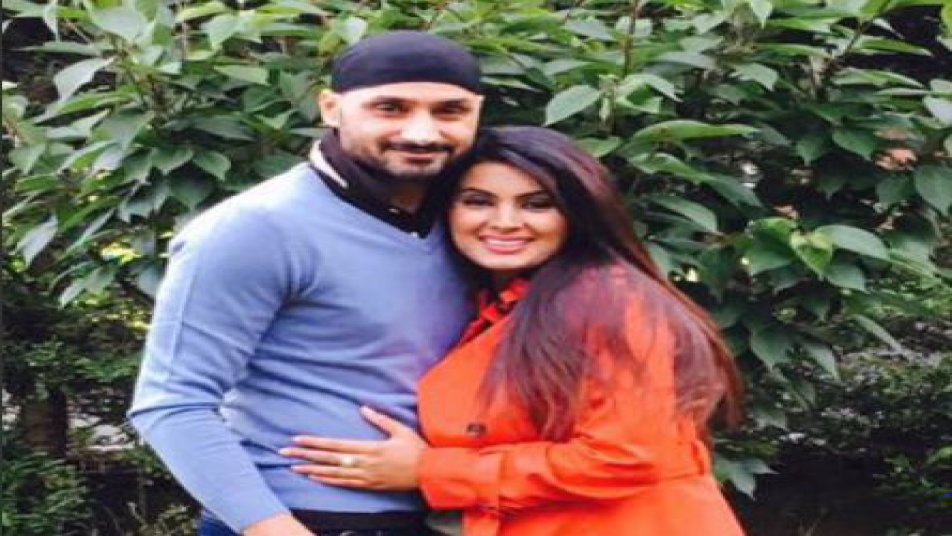 लंदन में अपने साले के साथ घूम रहे हैं भज्जी, मिलिए उनकी इकलौती साली से