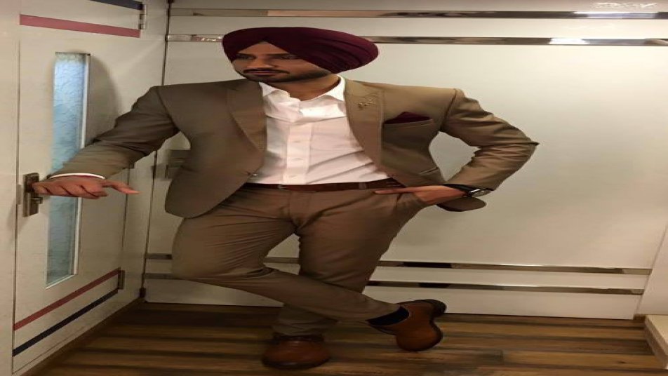 लेकिन यहां पर अपने ससुराल वालों के साथ भी काफी वक्त बिता रहा हैं जिनमें शामिल हैं उनकी पत्नी गीता से 9 साल छोटे उनके साले राहुल.