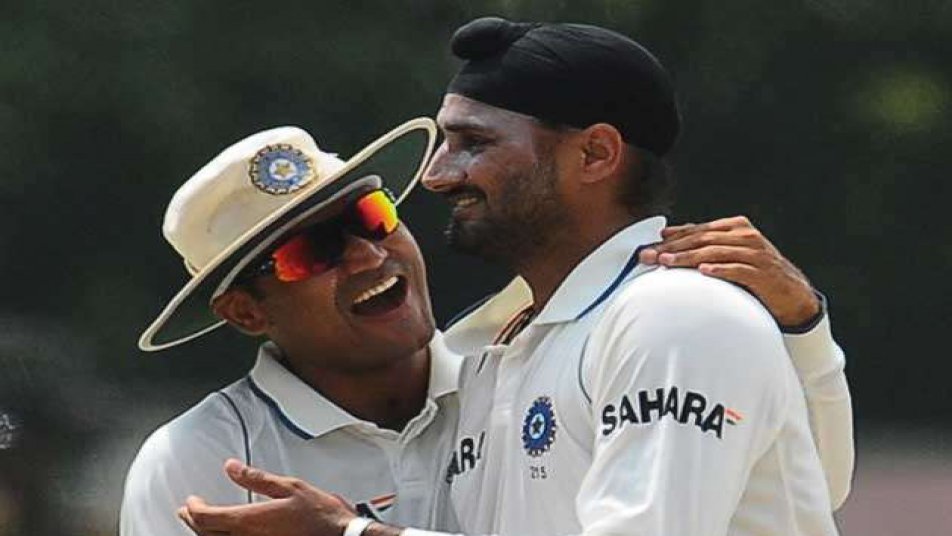 हाल ही हरभजन सिंह की बेटी के जन्म पर उनके ट्वीट की सोशल मीडिया पर खूब चर्चा हुई थी. भज्जी को पिता बनने की बधाई देते हुए सहवाग ने ट्वीट करते हुए कहा था कि, ' हरभजन सिंह और गीता बसरा को पैरेंट्स बनने के लिए बधाई. भज्जी मैदान में तो बाप पहले ही था, अब पापा भी बन गए.