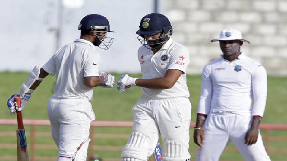 भुवनेश्वर कुमार की आग उगलती गेंदबाज़ी के बाद अजिंक्ये रहाणे और रोहित शर्मा ने टीम इंडिया को एक मजबूत स्थिती में लाकर खड़ा कर दिया.