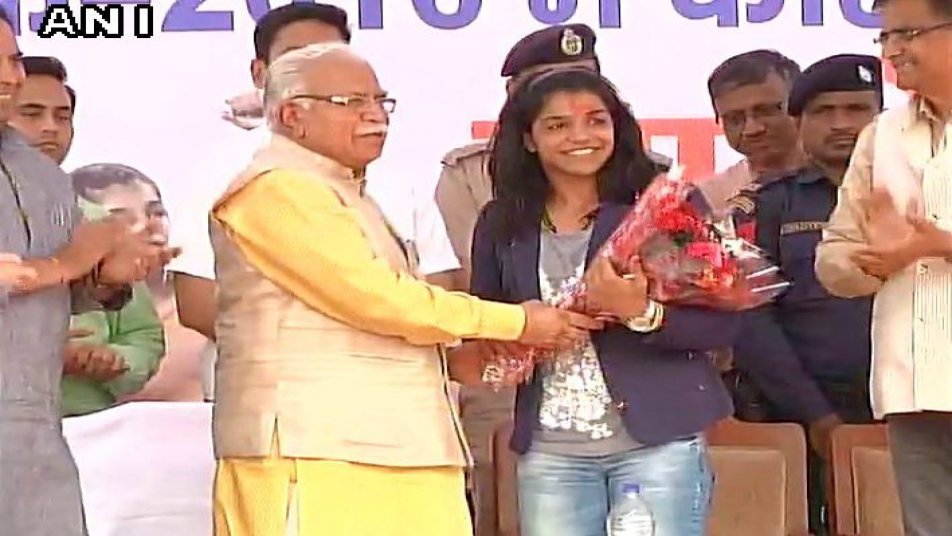 जिसके बाद हरियाणा सरकार ने साक्षी के सम्मान में एक सम्मान समारोह का आयोजन किया जहां पर साक्षी को 2.5 करोड़ रूपये का पुरस्कार चैक देकर बेटी बचाओ और बेटी पढ़ाओ कार्यक्रम का ब्रैंड अंबेसडर भी घोषित कर दिया गया.