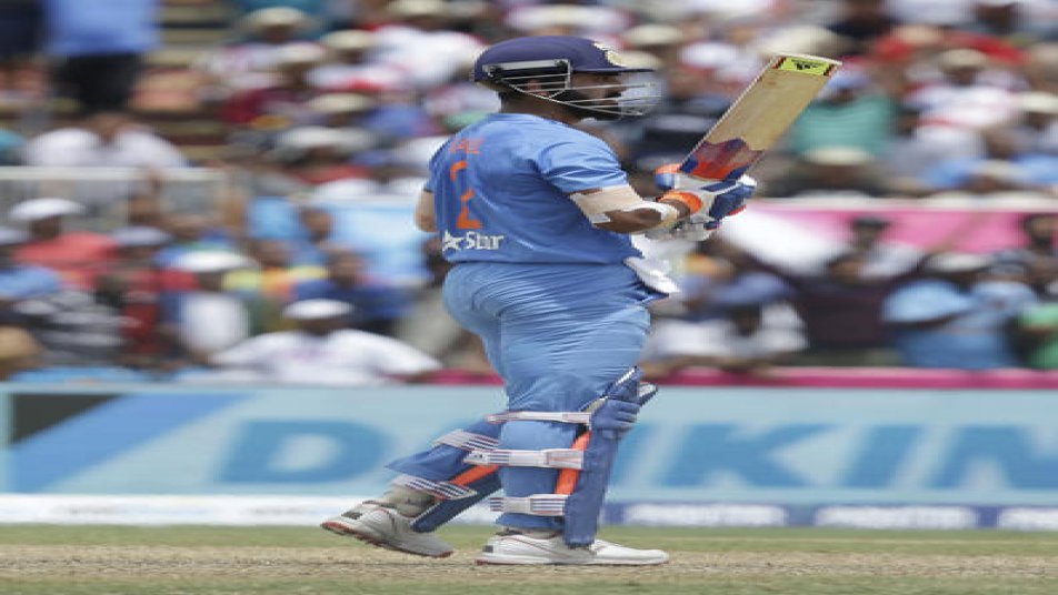 
अंतराष्ट्रीय क्रिकेट में तीनों फॉर्मेट में छक्के के साथ शतक पूरा करने वाले केएल राहुल दुनिया के पहले बल्लेबाज़ बन गए हैं, ऐसा उनके अलावा किसी और बल्लेबाज़ ने अब तक अंतराष्ट्रीय क्रिकेट में नहीं किया है. इसके साथ ही उन्होंने एक और बड़ा रिकॉर्ड अपने नाम किया.