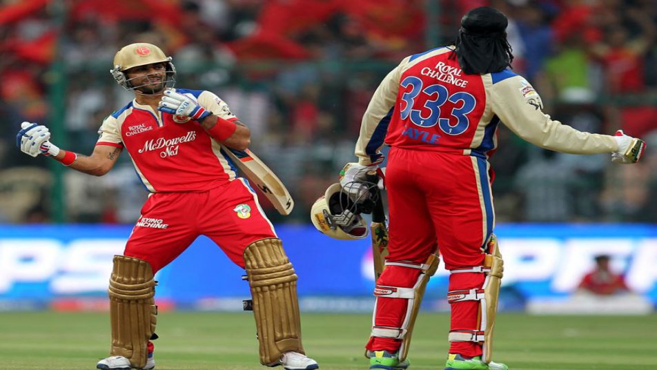 जी हां, साल 2013 में इंडियन प्रीमियर लीग के छठे सीजन में रॉयल चैलेंजर्स बैंगलोर की टीम ने पुणे वॉरियर्स के खिलाफ ये कारनाम कर दिखाया था और 20 ओवर में 263 रनों का विशाल स्कोर खड़ा किया था.