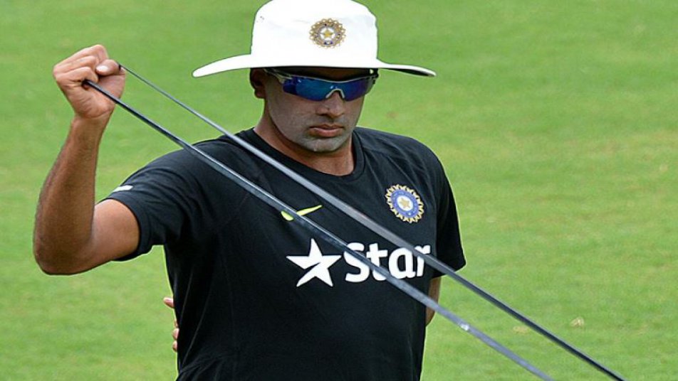 आपको बता दें कि अश्विन मौजूदा रैंकिंग में तीसरे स्थान पर हैं और टॉप पर बैठे दक्षिण अफ्रीकी डेल स्टेन से 19 और इंग्लैंड के जेम्स एंडरसन से 11 अंक पीछे हैं.