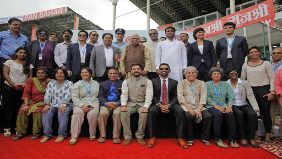 500वें टेस्ट मैच से पहले भारत के पूर्व कप्तानों को सम्मानित किय़ा गया.