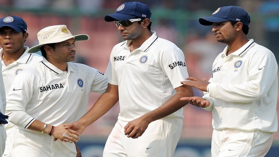 साल 2011 में वेस्टइंडीज के खिलाफ अपने पहले टेस्ट में अश्विन ने 9 विकेट हासिल किए थे. अश्विन का पहला शिकार डैरेन ब्रावो थे उसके बाद अश्विन ने पीछे मूड़ कर नहीं और अपना 50वां विकेट पूरा करने में देर नहीं लगाई .
