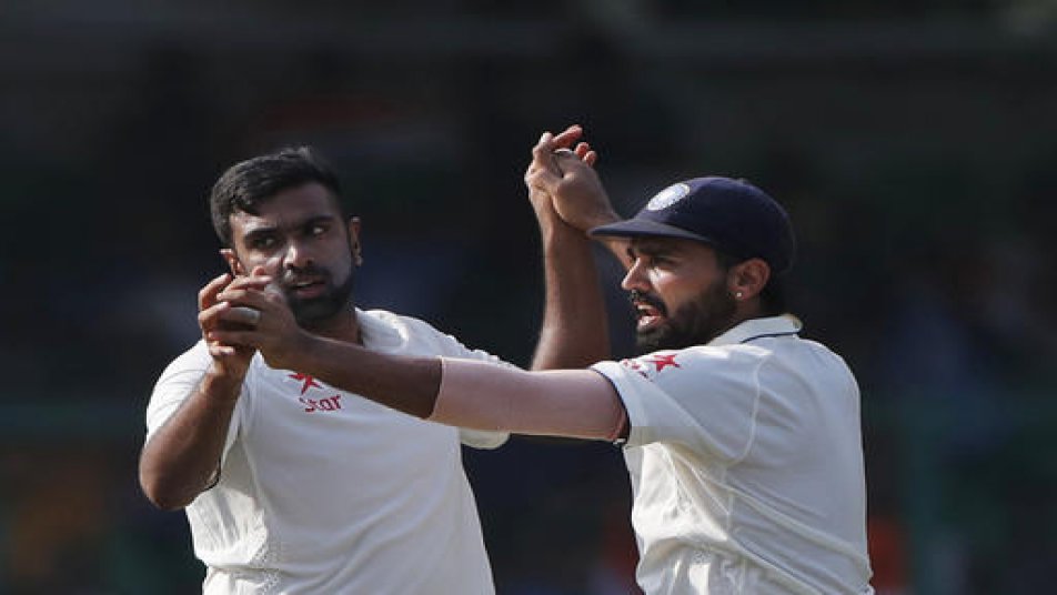 अश्विन ने 100वें विकेट के पड़ाव को 18वें मैच पार कर लिया वेस्टइंडीज के खिलाफ खेलते हुए अश्विन ने ना सिर्फ अपना 100वां विकेट पूरा किया बल्कि इस मैच 7 विकेट भी झटके अश्विन का 100वां शिकार डैरेन सैमी बने थे.